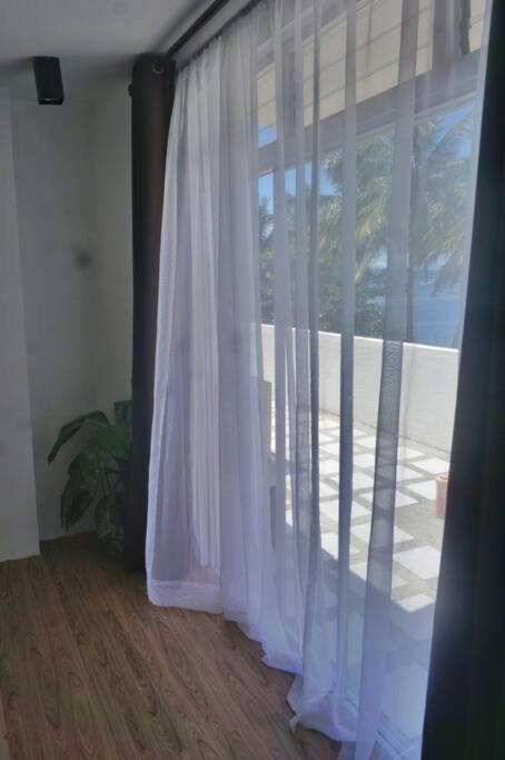 Two Bedroom Beachfront Penthouse Apartment *