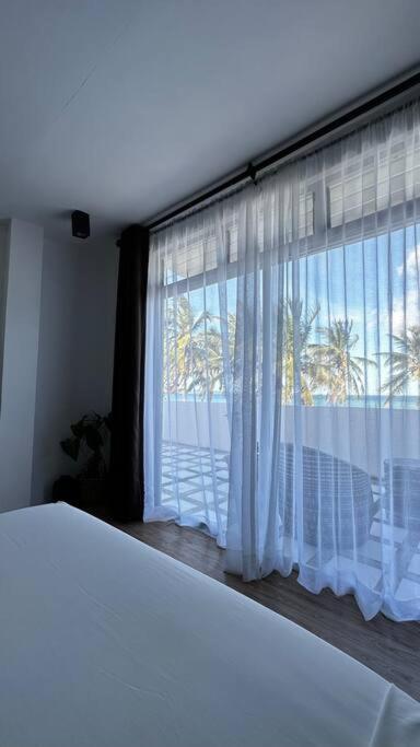 Two Bedroom Beachfront Penthouse Apartment *